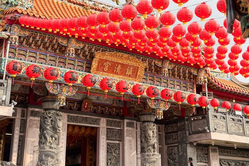 崑崙白鶴仙宮前往豐原鎮清宮參拜大甲媽祖,兩地宮廟交流熱絡