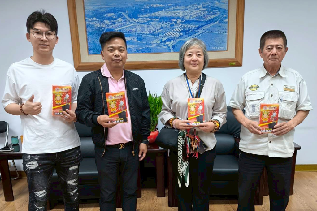 崑崙白鶴仙宮與臺中市矯正協會共同贈送大甲鎮瀾宮聯名護膝300雙 12000X1333 1