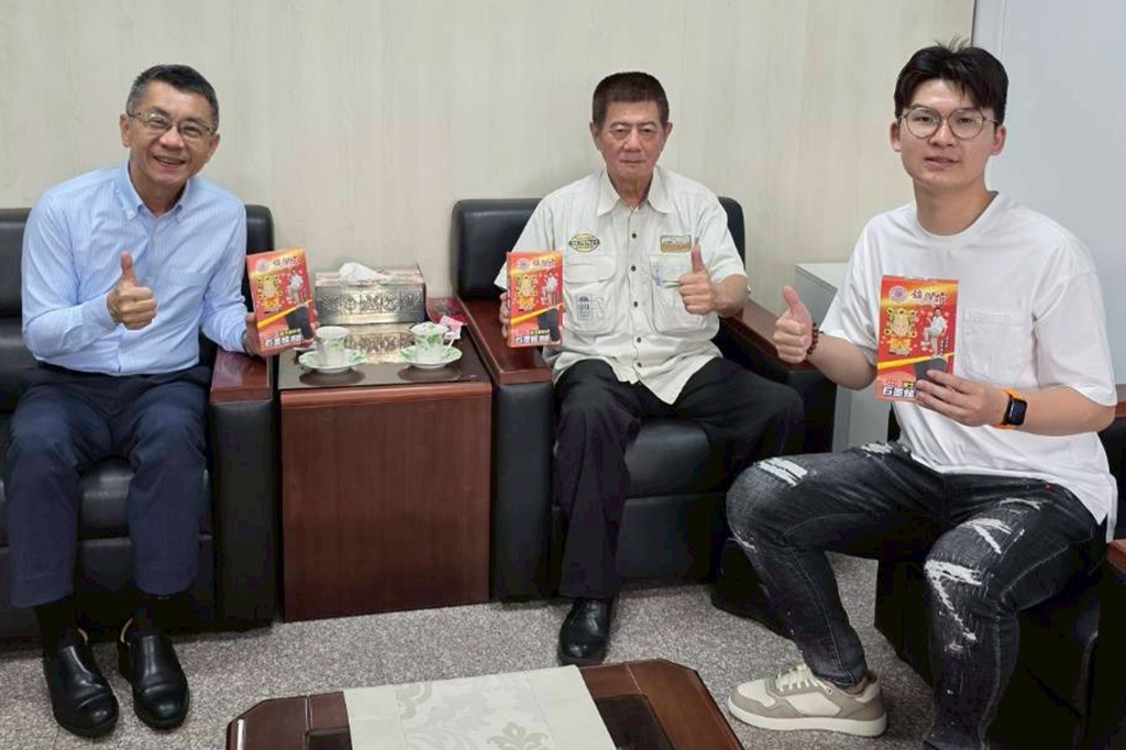 崑崙白鶴仙宮與臺中市矯正協會共同贈送大甲鎮瀾宮聯名護膝300雙 22000X1333 1