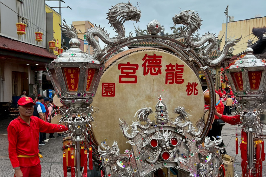 崑崙白鶴仙宮 郭董事長 率眾執事人員 前往 鹿港天后宮 接駕 桃園龍德宮 九天八夜刈火遶境 圓滿成功 22000X1333