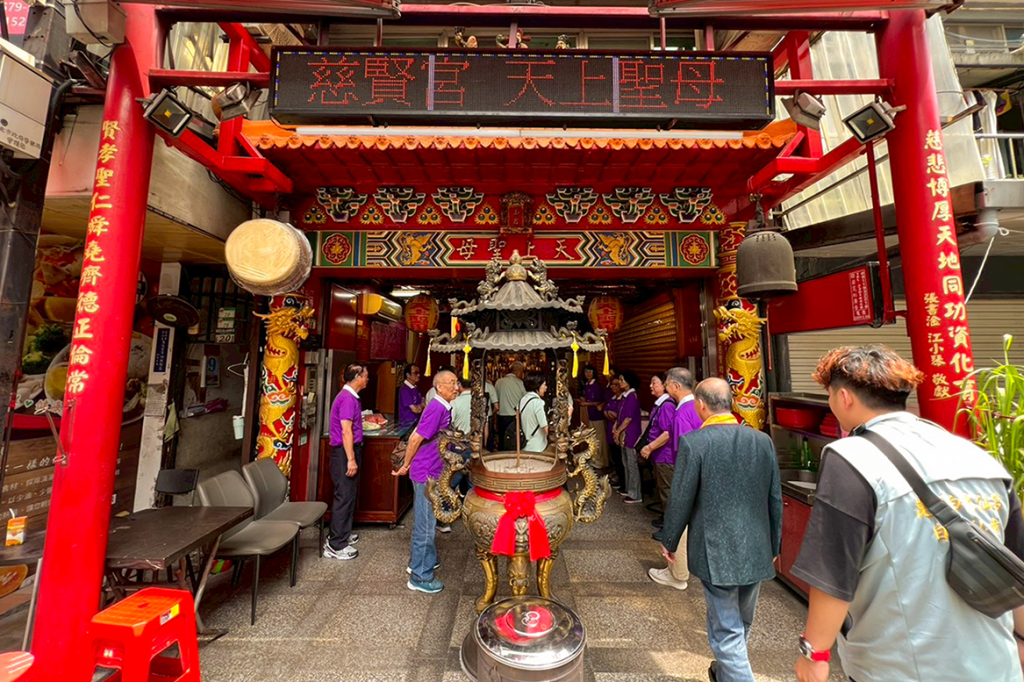 崑崙白鶴仙宮一行，前往中崙慈賢宮參訪交流，虔誠參拜 天上聖母，祈求庇佑 10430