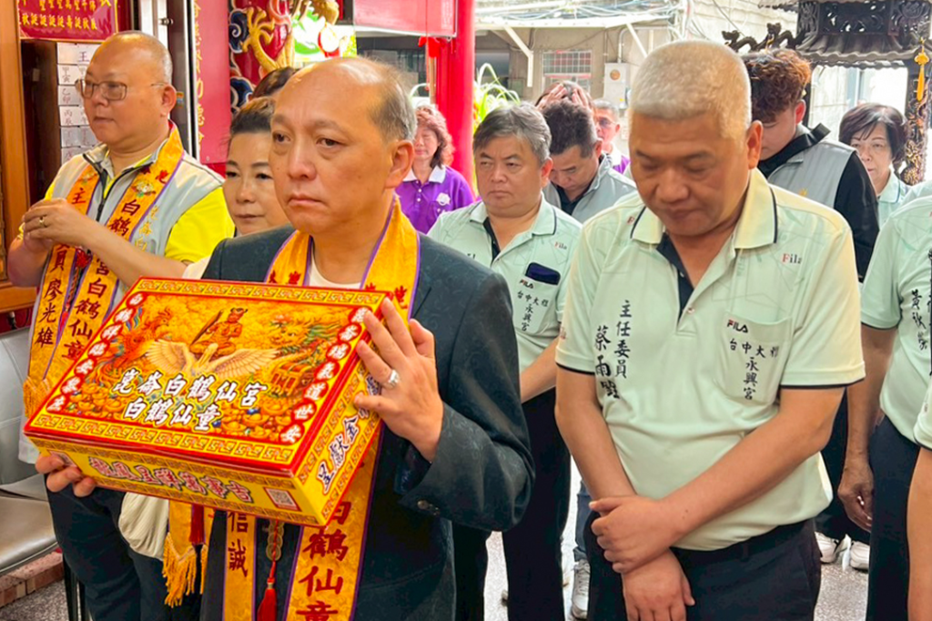 崑崙白鶴仙宮一行，前往中崙慈賢宮參訪交流，虔誠參拜 天上聖母，祈求庇佑 40430