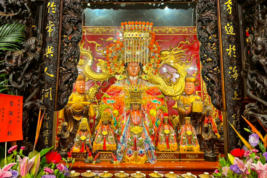 崑崙白鶴仙宮 郭董事長率領團隊偕同 豐原鎮清宮（貳香）前往 大甲鎮瀾宮恭向 10514