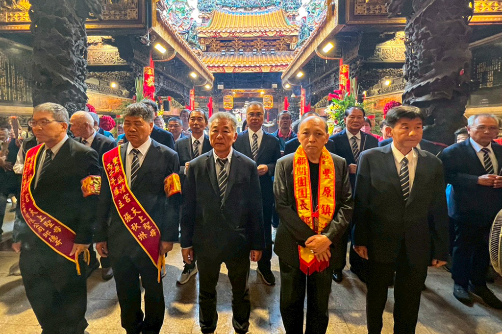 崑崙白鶴仙宮 郭董事長率領團隊偕同 豐原鎮清宮（貳香）前往 大甲鎮瀾宮恭向 40514