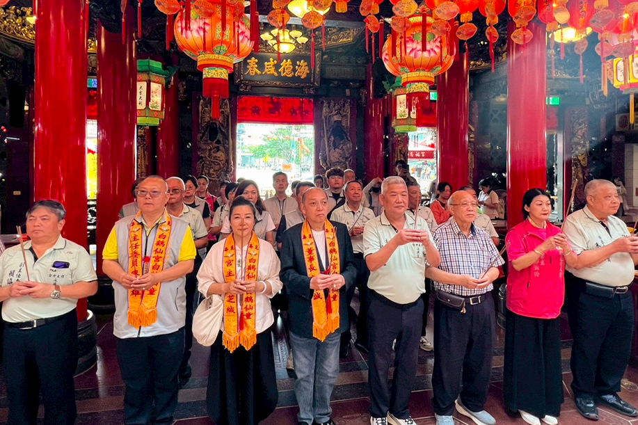 崑崙白鶴仙宮前往 松山慈祐宮 參訪交流，虔誠參拜 天上聖母（松山媽），祈求庇 30504