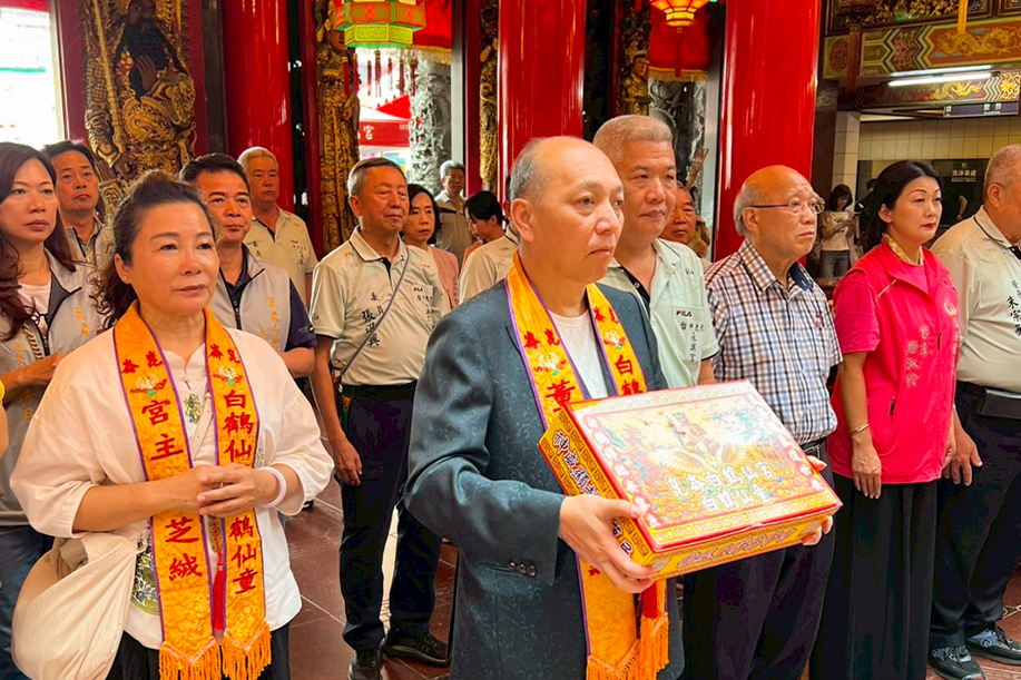 崑崙白鶴仙宮前往 松山慈祐宮 參訪交流，虔誠參拜 天上聖母（松山媽），祈求庇 40504