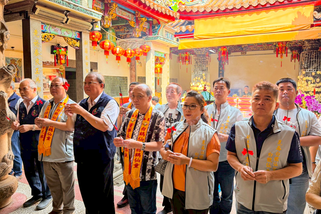 崑崙白鶴仙宮由郭董事長率領委員會，前往 「台中萬春宮（台中媽祖）」參拜宮 30526