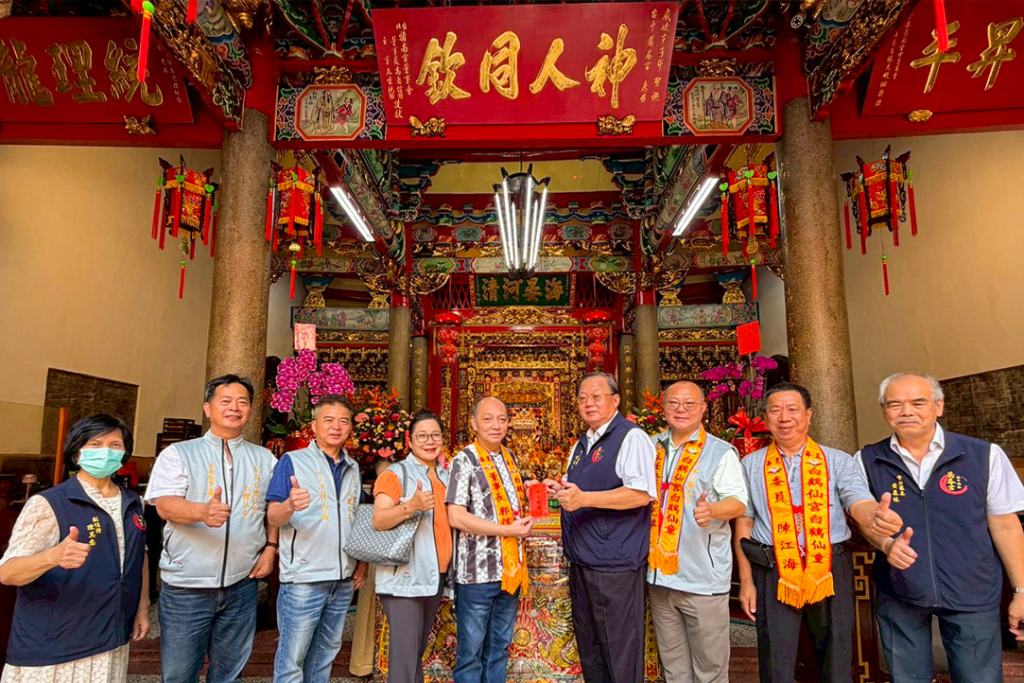 崑崙白鶴仙宮由郭董事長率領委員會，前往 「台中萬春宮（台中媽祖）」參拜宮 40526