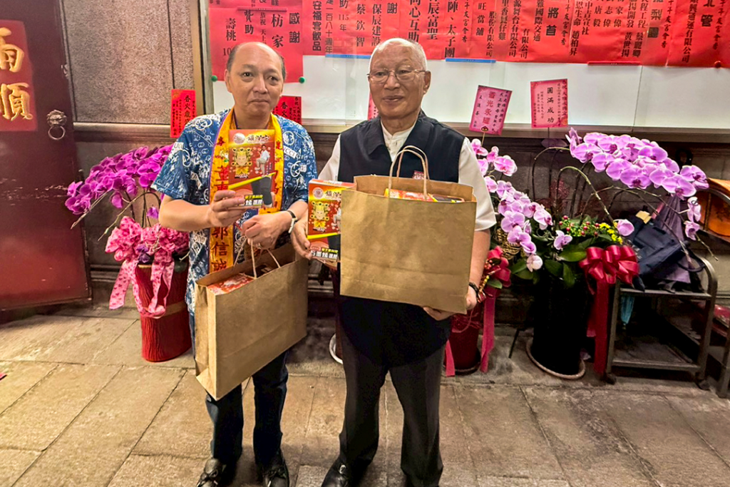 崑崙白鶴仙宮郭董事長陪同新港奉天宮何董事長前往大雅永興宮參香拜訪 30526