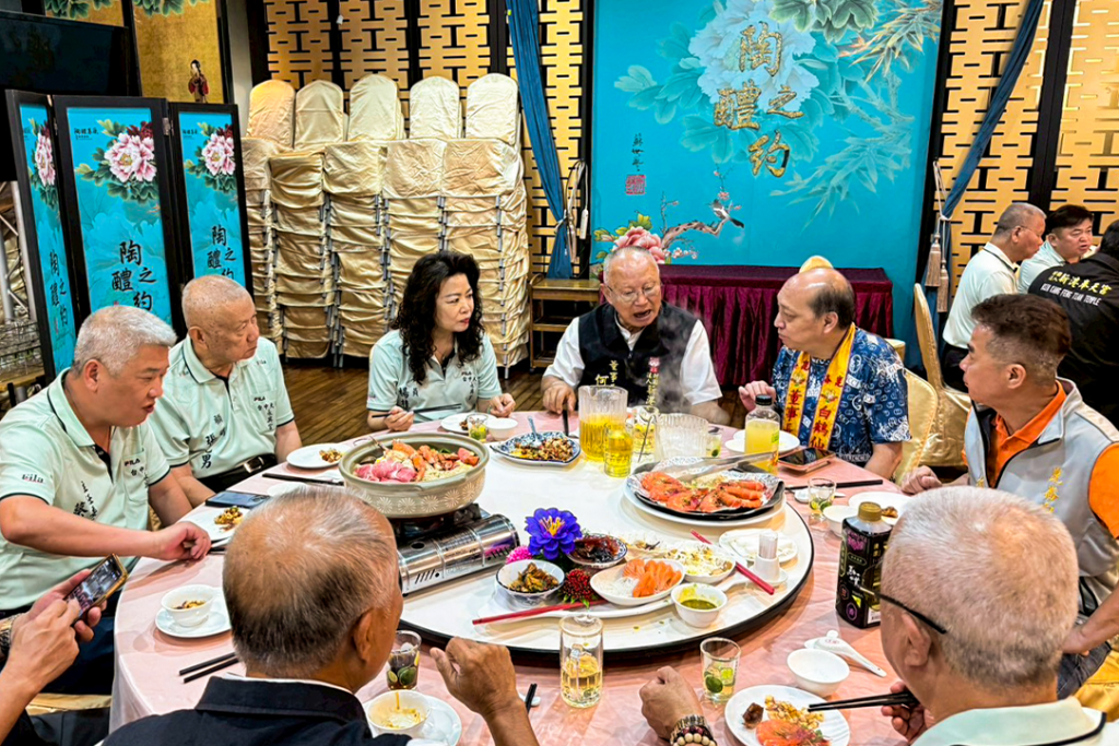 崑崙白鶴仙宮郭董事長陪同新港奉天宮何董事長前往大雅永興宮參香拜訪 40526